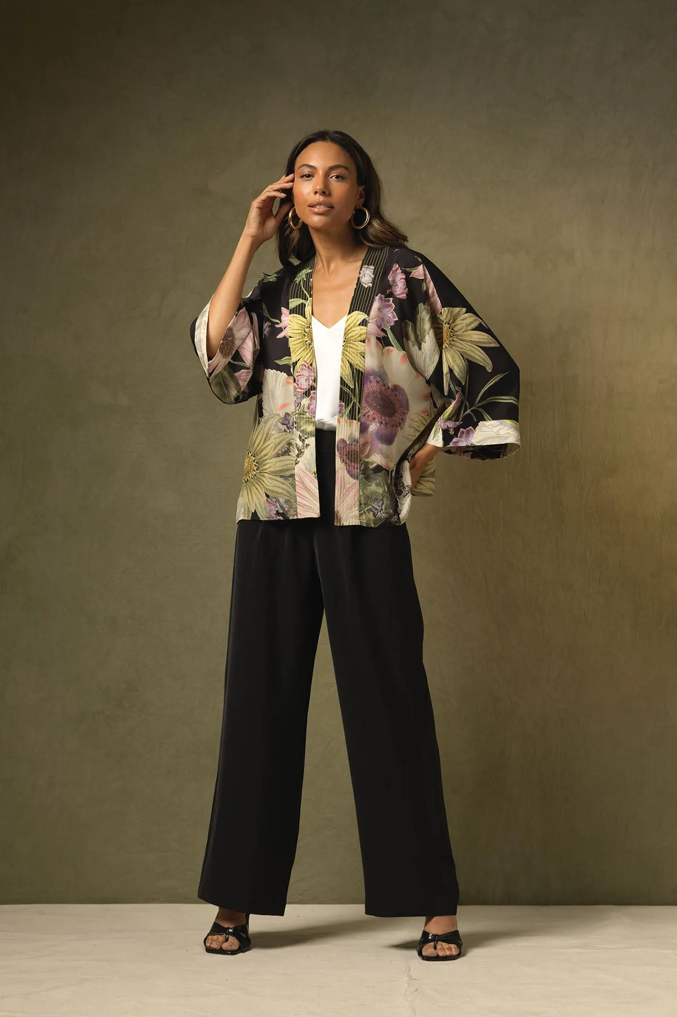 ONE HUNDRED STARS | Short Kimono Daisy Black Crepe