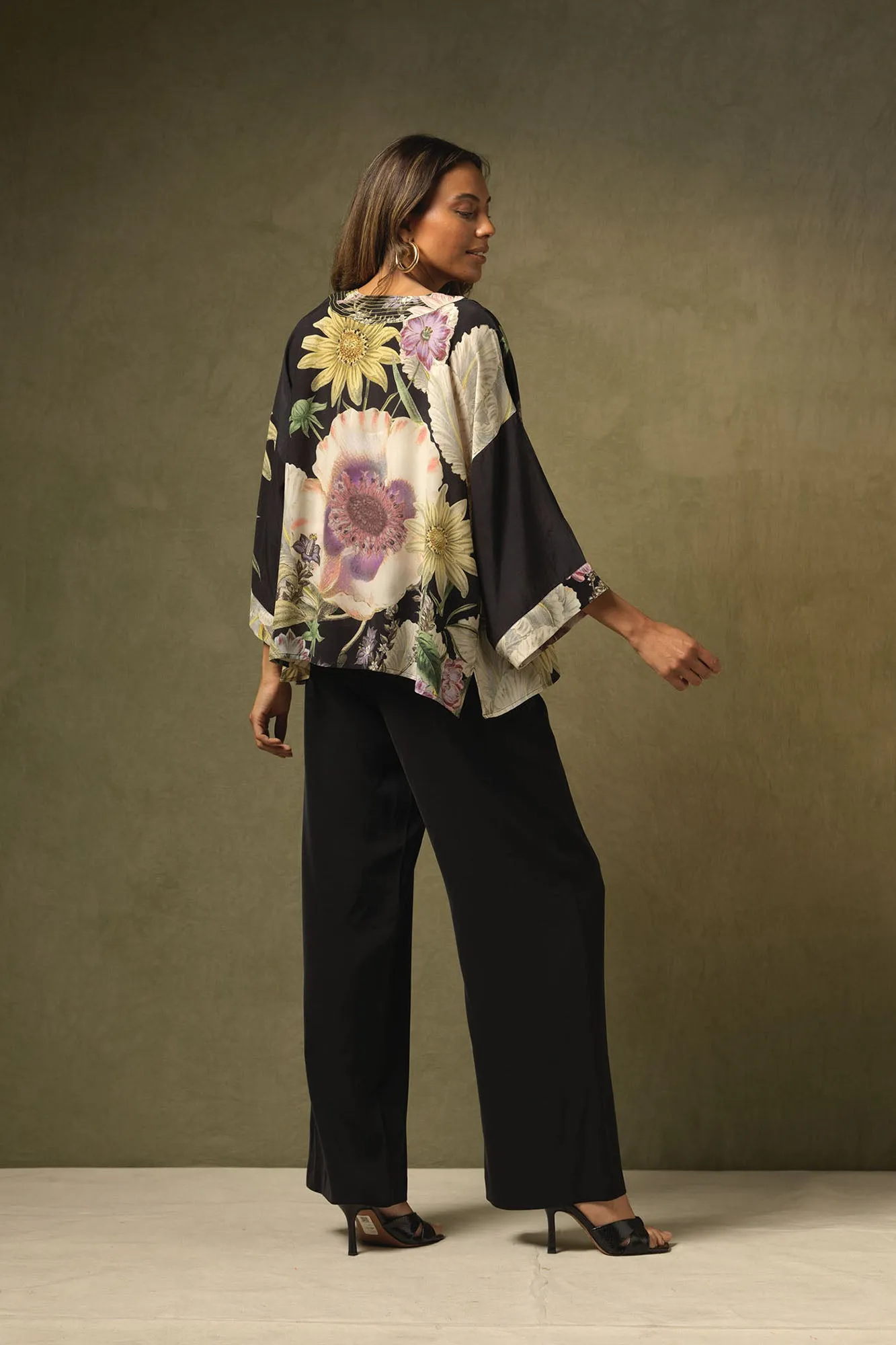 ONE HUNDRED STARS | Short Kimono Daisy Black Crepe