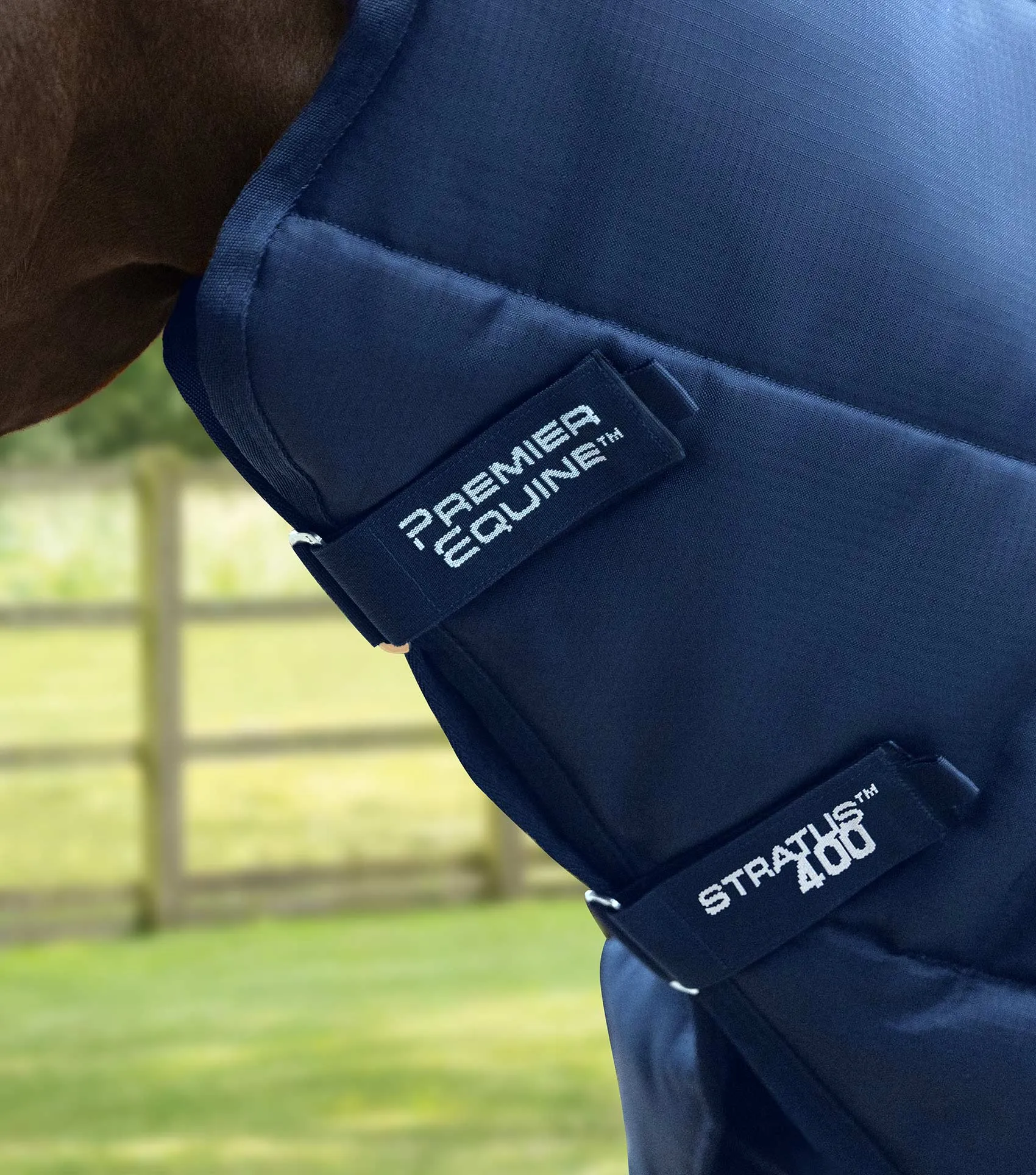Stratus Stable Rug 400g with Neck Cover Navy