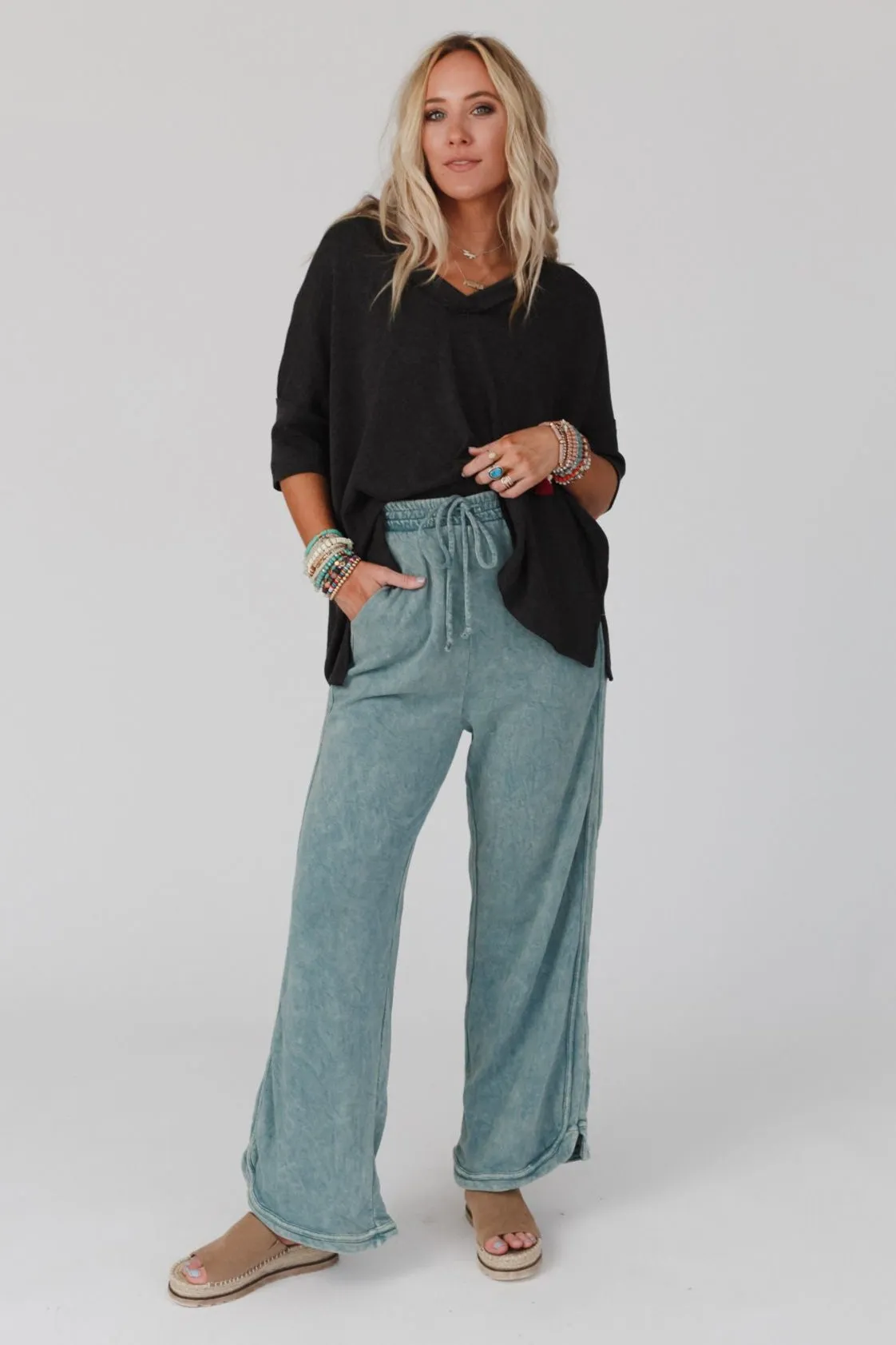 The Nest On The Go V Neck Ribbed Essential Tee - Charcoal