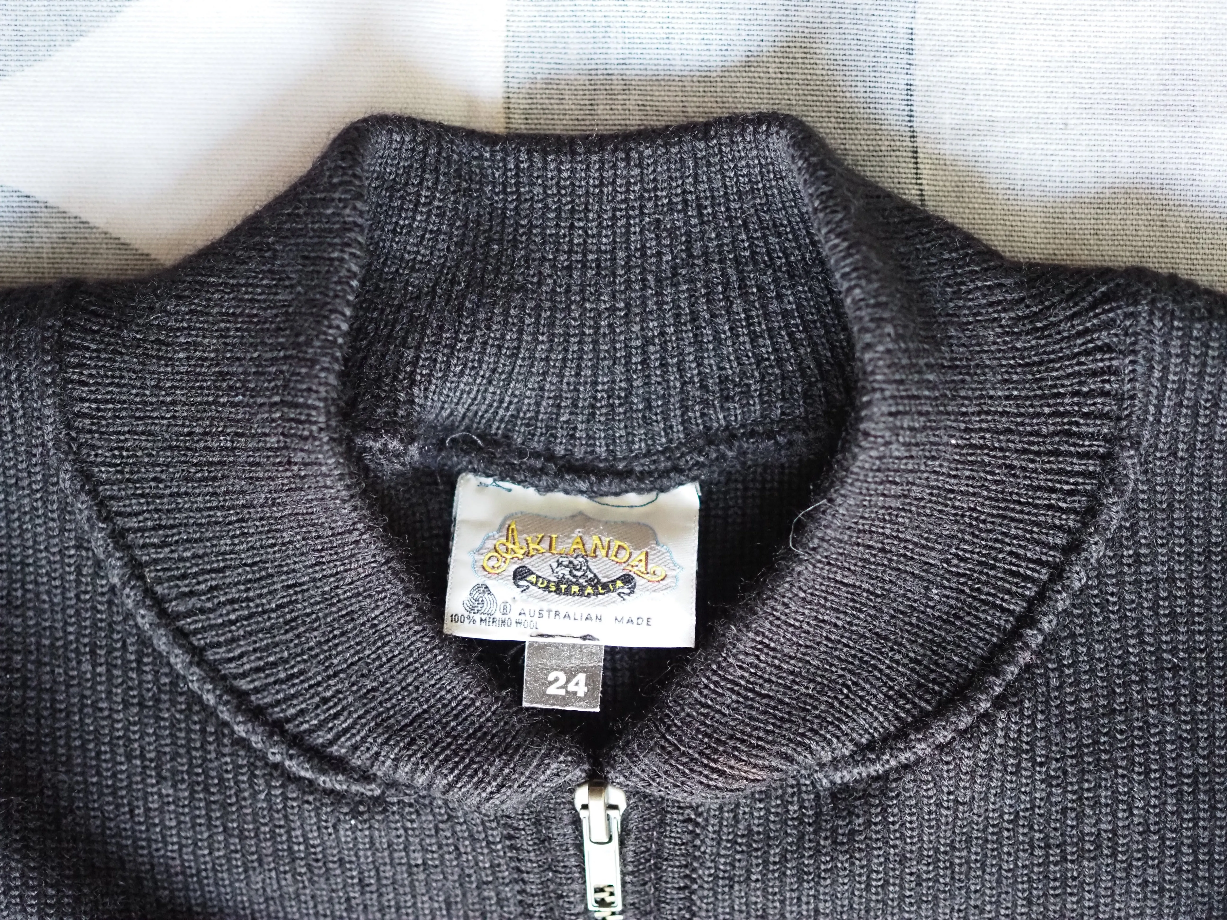 Vintage 1990s 3D knitted pure merino wool cardigan, made in Australia, XXL.