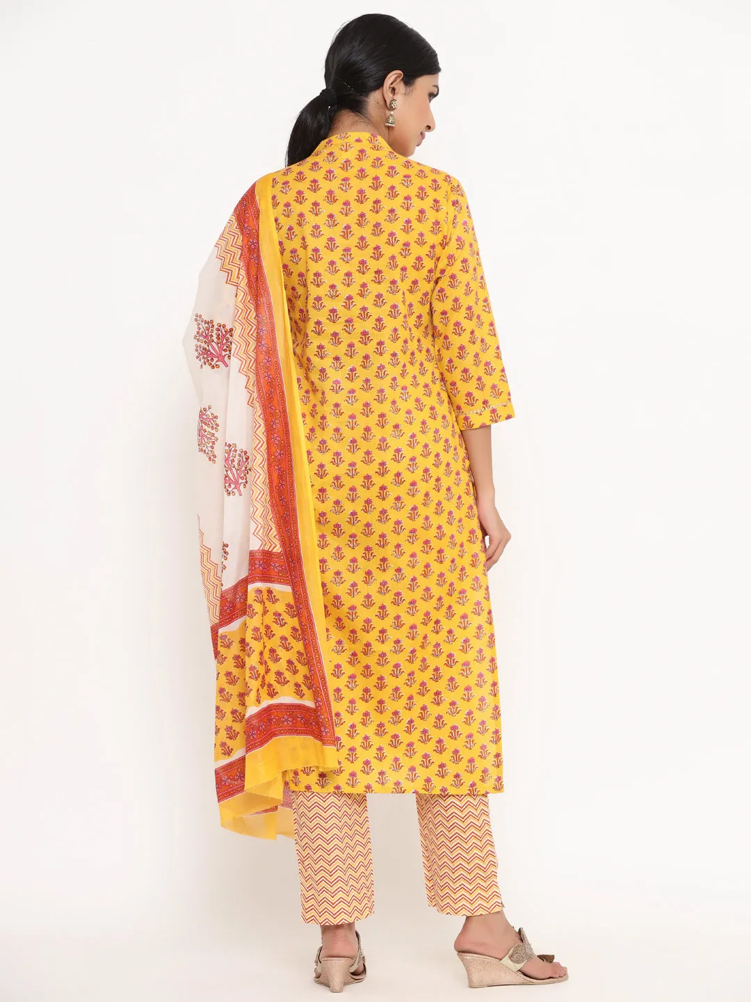 Women Yellow Cotton Kurta Set With Dupatta